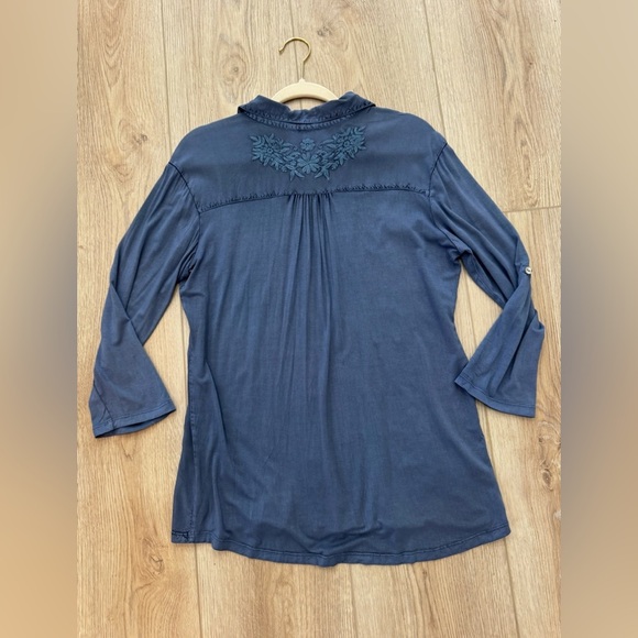 Women's Blue Embroidered Top.
New without tags! - Picture 5 of 6